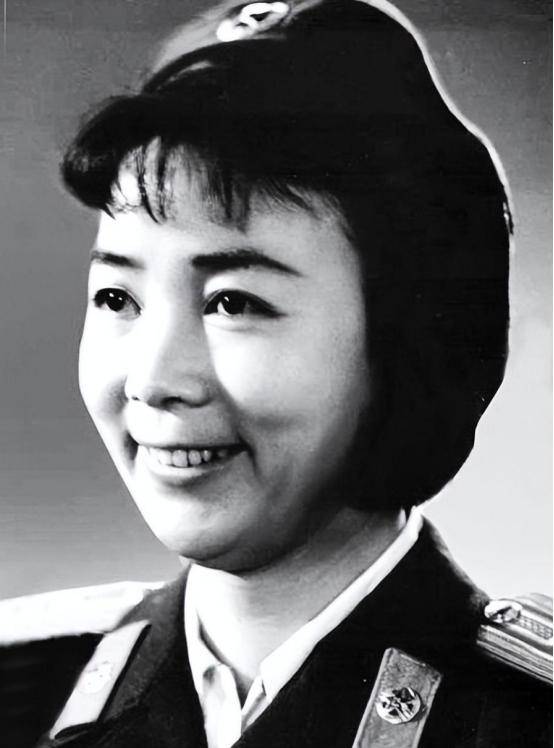 著名艺术家田华与初恋丈夫携手一生儿子去世当天她还去当评委