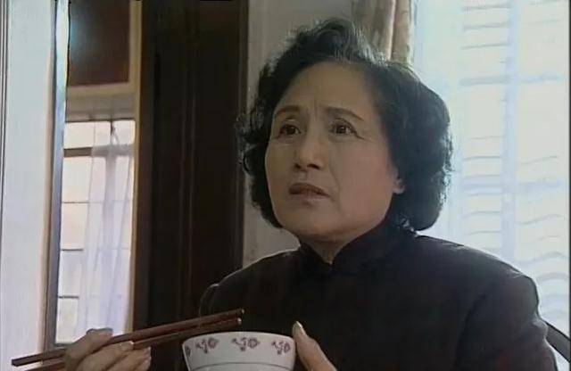 郑毓芝老师是一位老演员,也是国家一级演员.