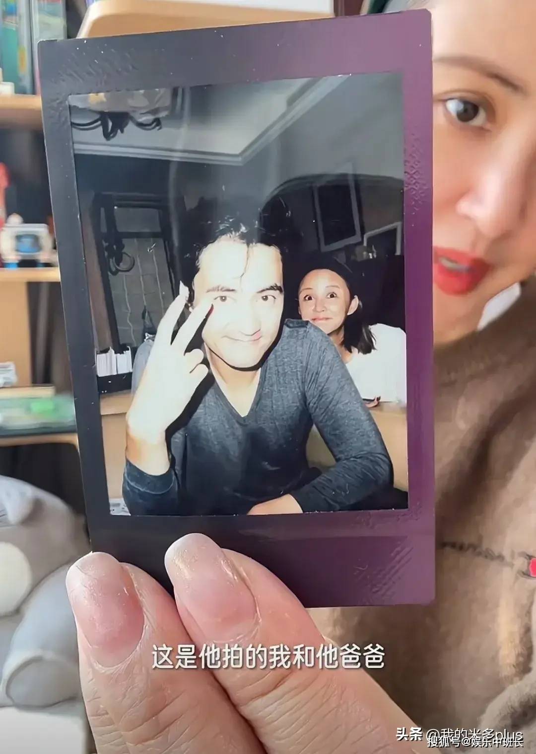原创袁弘与老婆恩爱合影张歆艺素颜出镜瘦成锥子脸下巴变尖不敢认