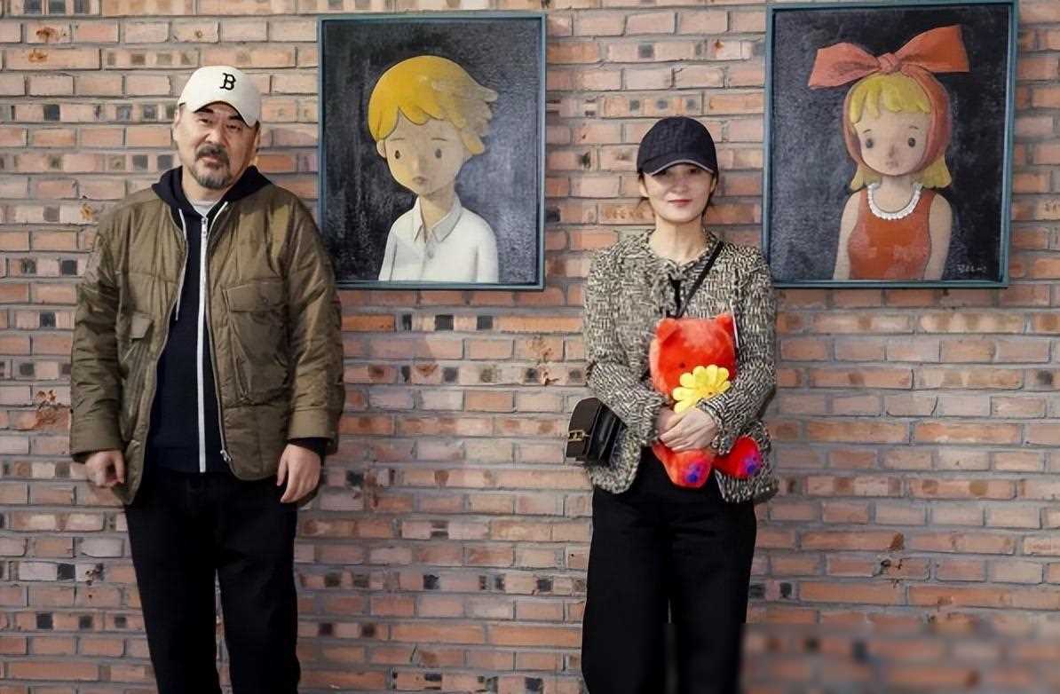 偶遇陈建斌蒋勤勤带小儿子看展5岁儿子露正脸模样跟爸爸很像