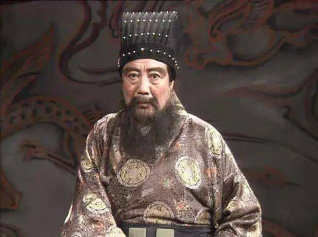 董卓这么残暴当初为什么会被迎进京城原来都是互相利用罢了