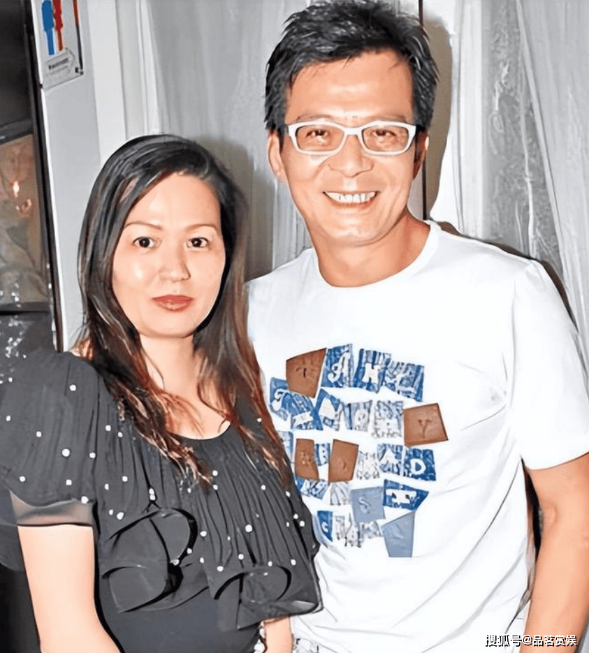 原创演员黄日华演员妻子因病离世快4年了他的选择和坚持让人泪目