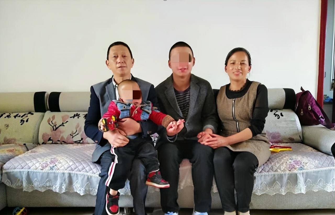 原创回顾2015年少年购仿真枪被判无期案父母在他入狱后怎样了