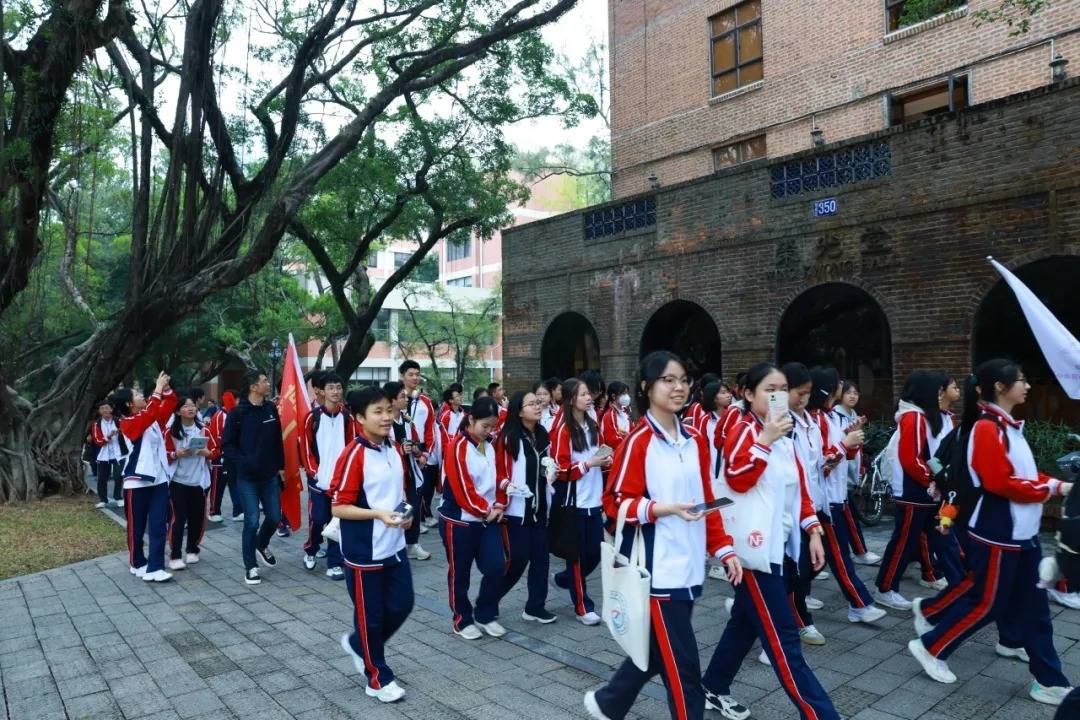 博罗县榕城中学清北班火箭班学生到中山大学开展研学活动