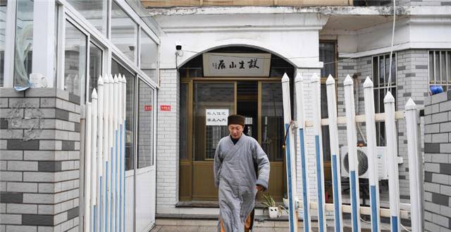 原创江苏南通的花和尚出家8年养育20多孩子曾帮助过200多女子