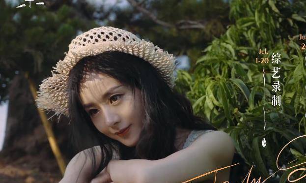 赵丽颖为综艺常驻20天颖宝戴帽子拍大片近景牛奶肌优越