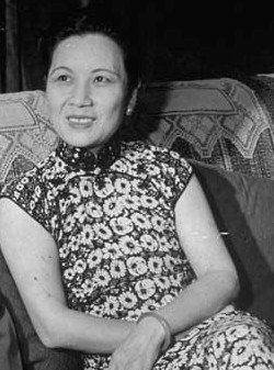 宋美龄的旗袍装中最后一张太优雅了