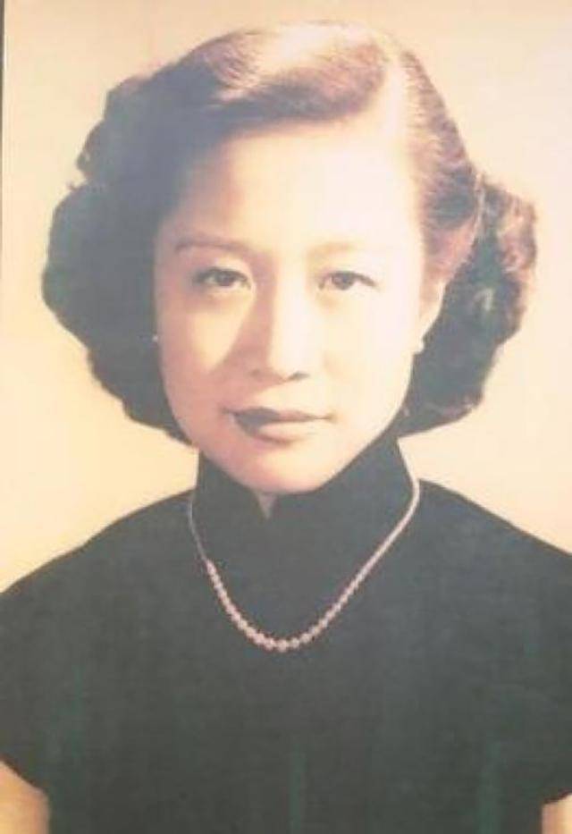 神会地意识到,并且赞叹练练——太像了,实在和杜致礼年轻的时候太像了