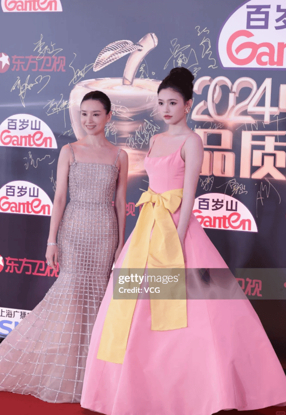 原创上海这一夜张雨绮撞脸李湘唐嫣辛芷蕾比美这俩好姐妹惊艳了