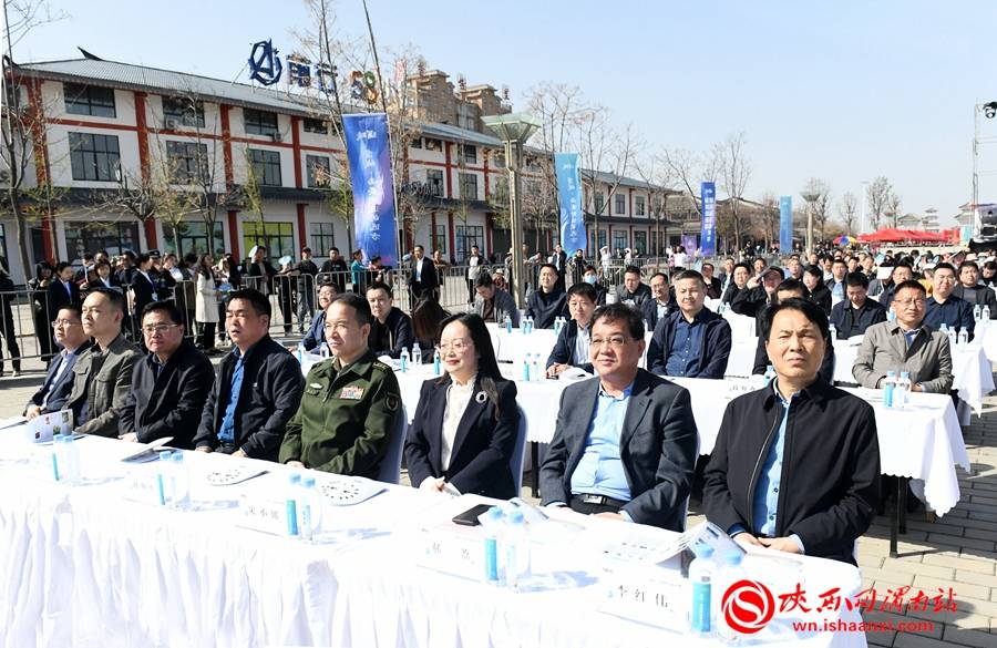 记者 杨大君 摄蒲城县委书记,渭南经开区党工委书记张毅锋宣布开幕.
