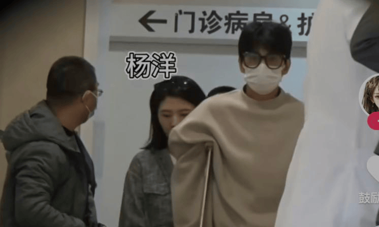 曾有人指责他不关心杨洋,甚至批评他穿着不合身的衣服出席活动.