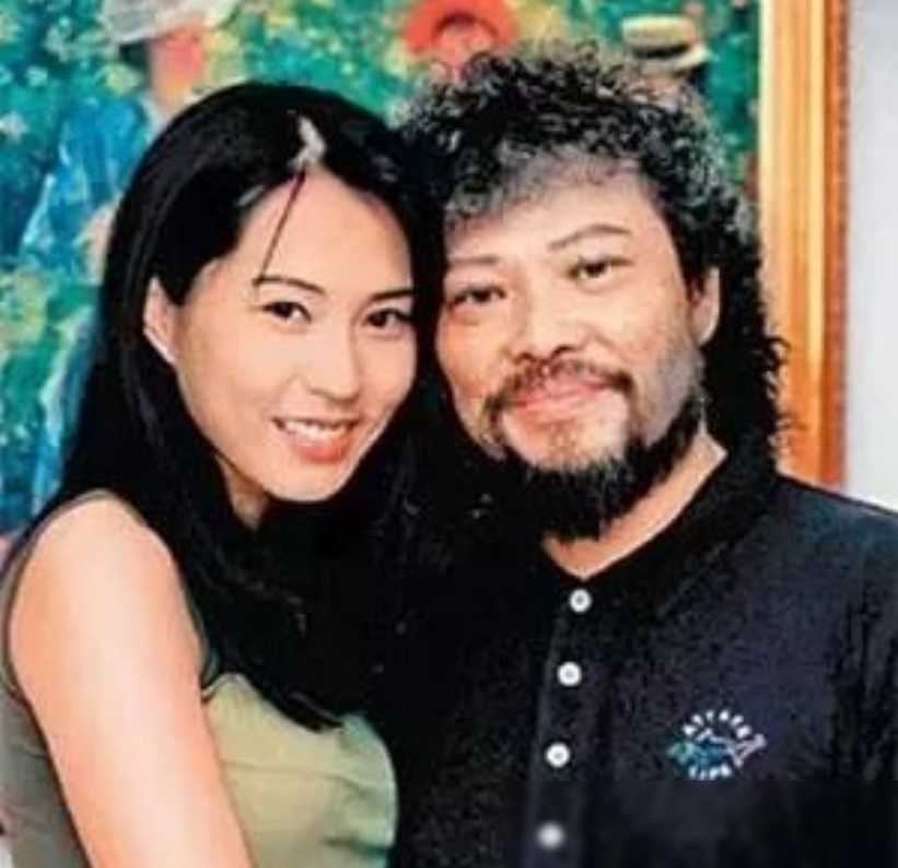 原创综艺祖师张菲上节目被叫小丑70岁不再婚风光隐藏着泪