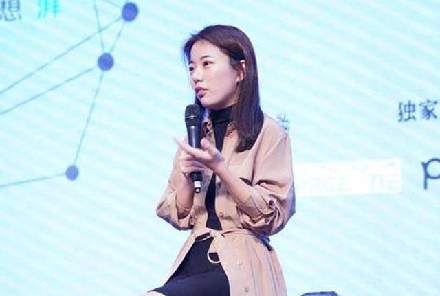 蒋方舟意识到必须要悬崖勒马,她决定放下手头的工作,只身一人飞往东京