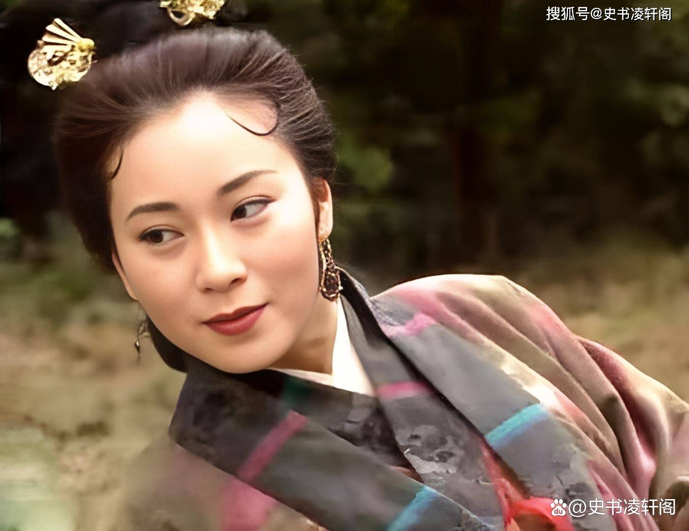 在连载版的《射雕英雄传》中,杨过是跟随母亲秦南琴一起长大的.