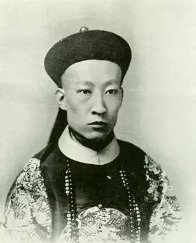 分别是礼亲王代善,郑亲王济尔哈朗,睿亲王多尔衮,豫亲王多铎,肃亲王