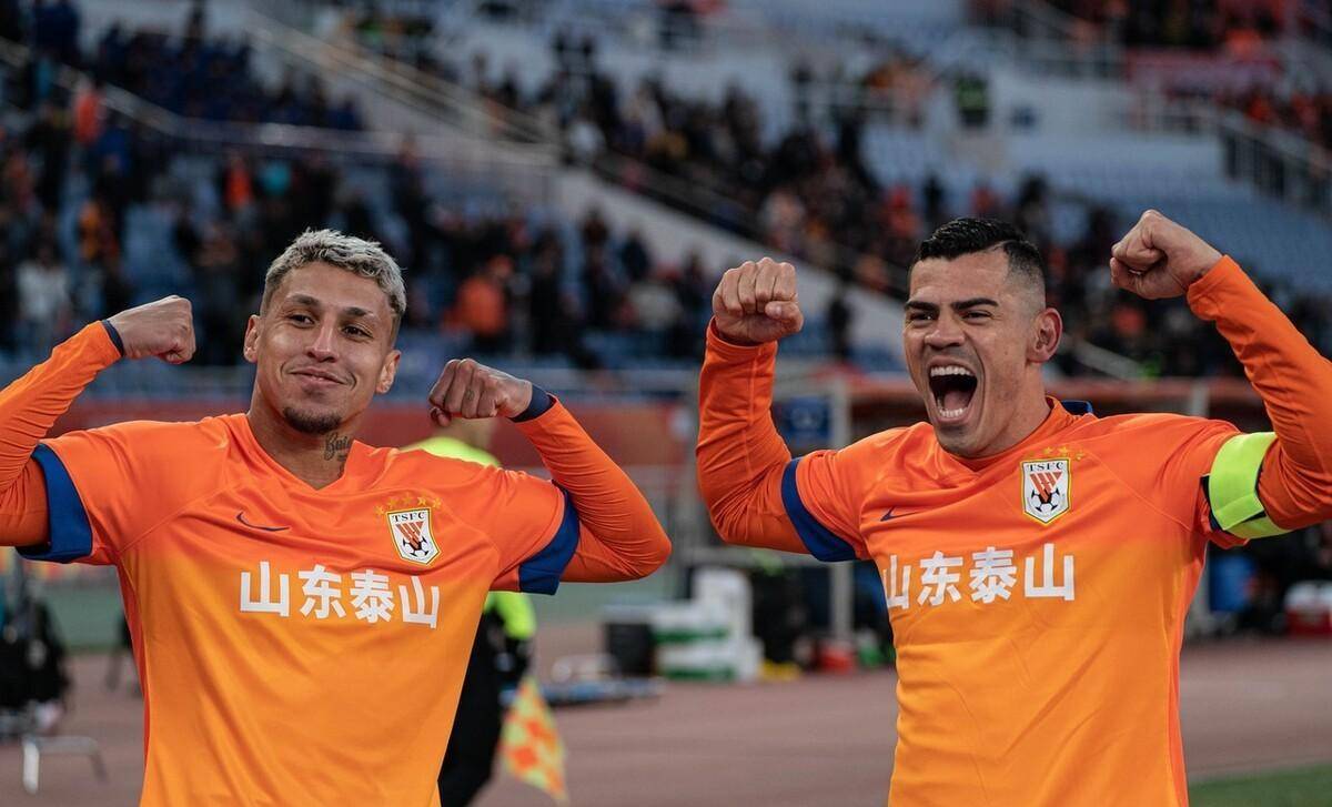 泰山队和申花队的比赛一定会输球对手太了解崔康熙的缺点了