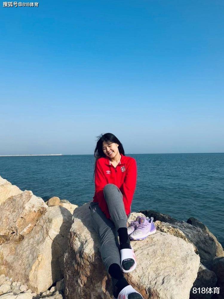 一姐贝西克塔斯为李月汝庆生队友们围唱生日歌小宝c位笑容灿烂