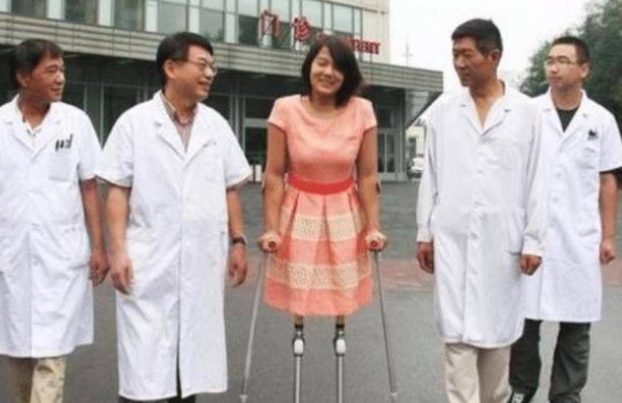 原创4岁被截肢的篮球女孩靠半截身躯斩获冠军如今怎么样了