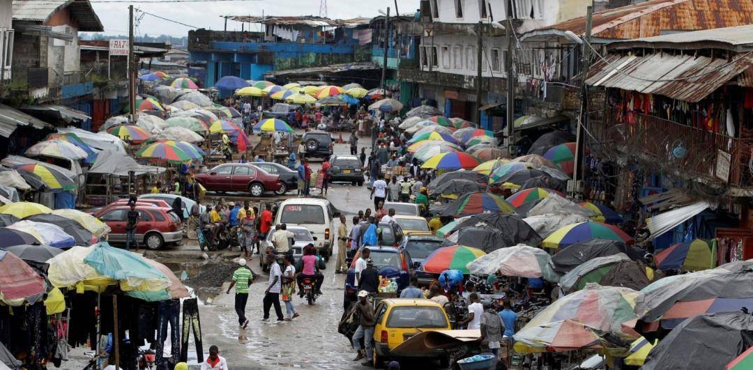 利比里亚总统多伊:被俘后十指被砍,又惨遭宫刑,活活疼死_政变_的国家_