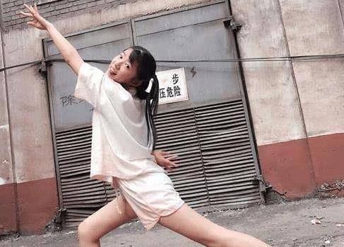 怕素颜"的女明星,干活之前要先补妆,小林青霞都无语了_何蓝_彭昱_节目