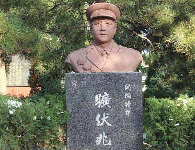 他就是刘秉彦,出生于河北省蠡县潘营村,在保定育德中学学习,17岁加入