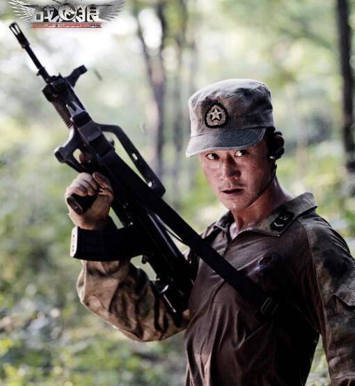 原创原创7年前的今年吴京拍战狼300一天群演都没人干老丈人亲自上阵