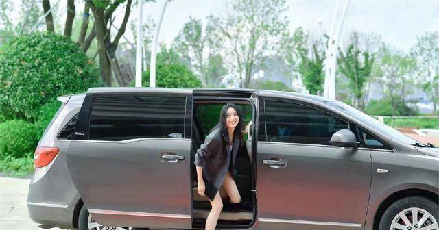 原创怎么办脱口秀专场中齐溪说在演艺圈里红治百病好通透