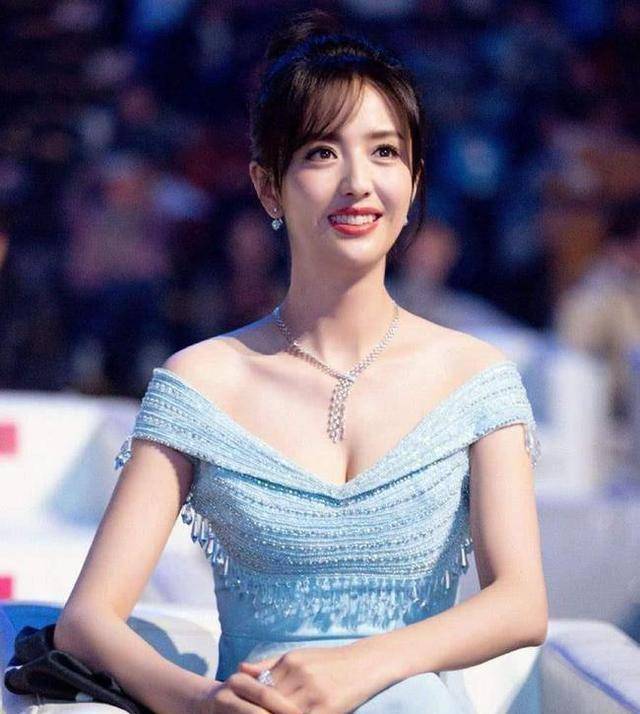 佟丽娅学生旧照被翻出,曾被网友点评:这才是"国宝级美貌"_照片_美人