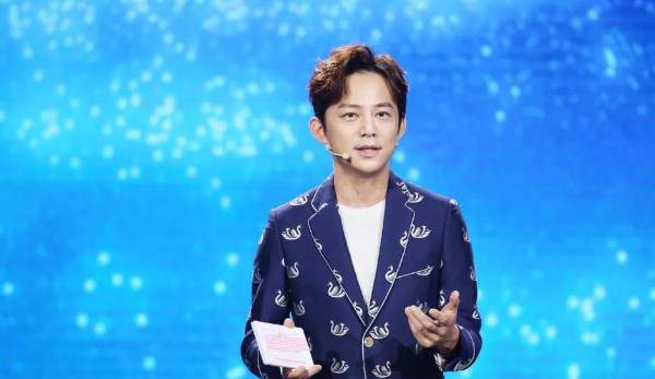 原创红了就开始忘恩负义跟自己恩人刘德华撕破脸今47岁走在街上无人识