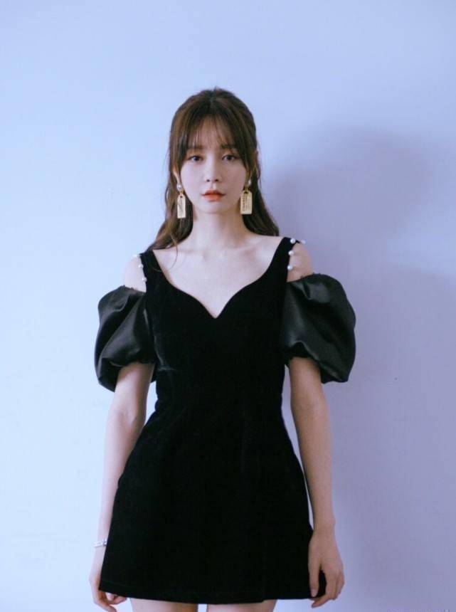 沈梦辰舞台表现耀眼十足私服look清新甜美简直太养眼了