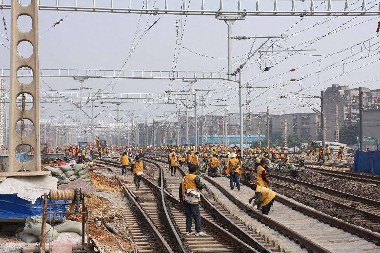 云南大力兴建铁路项目形成八出省五出境铁路网