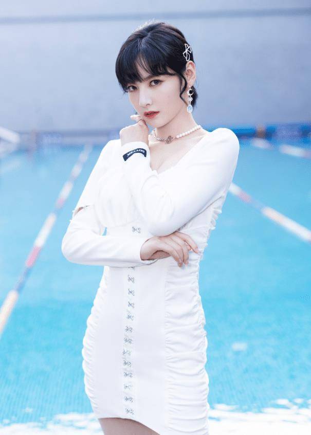 原创赵粤太敢穿了拿三分裙配系带靴谁还敢说是大象腿