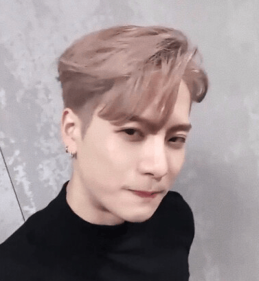 外网爆火被称内娱男菩萨30岁的王嘉尔到底有什么魅力