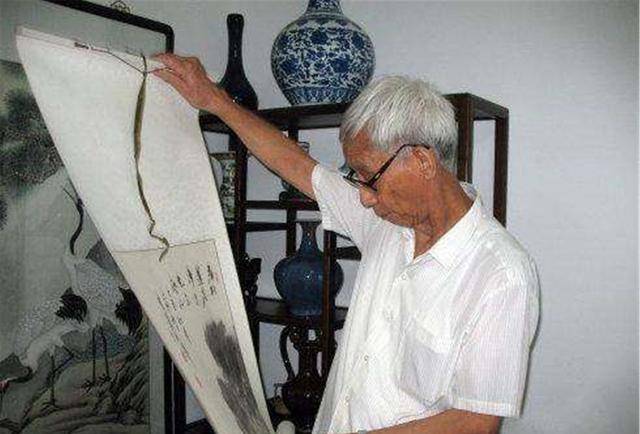 老汉开价800万出手祖传字画,专家说顶多值1万,老汉扭头卖1980万