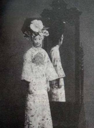 晚清最痴情的格格:等了溥仪一辈子都没等到,50岁还为爱流泪_王敏彤