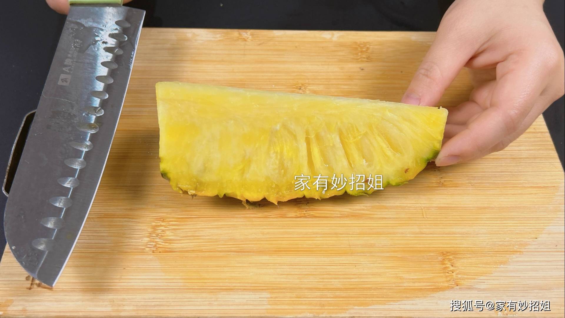 原创才知道切菠萝原来这么简单不削皮不挖眼横竖几刀就搞定