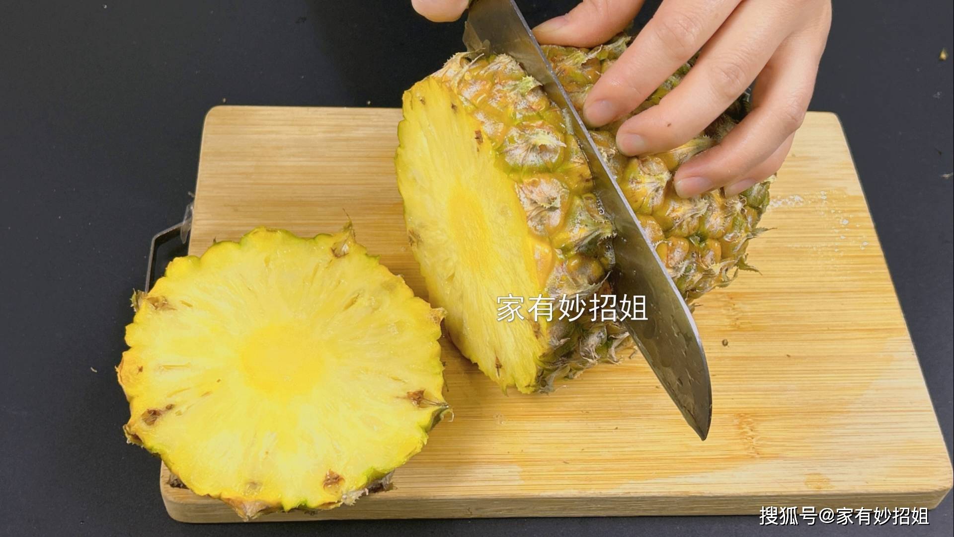原创才知道切菠萝原来这么简单不削皮不挖眼横竖几刀就搞定