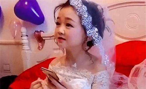 90厘米袖珍女孩不顾父母反对生子孩子出生后全家没了笑容