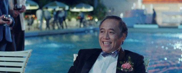 饰演黑龙女朋友的崔秀丽,则又是一位港片辉煌年代的美艳流星,她在电影