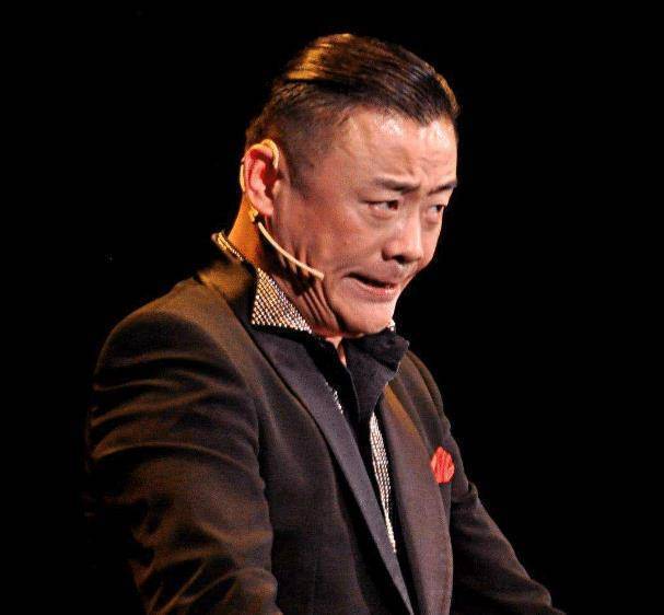 原创周立波在国外的豪宅曝光满墙名画太抢眼看到椅子女孩子们的梦