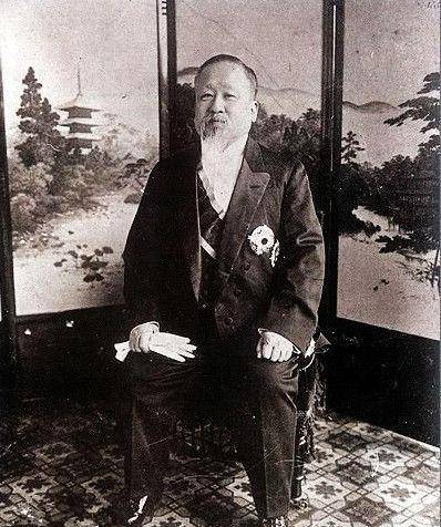 当初李海媛的伯父,也就是朝鲜的纯宗皇帝曾让他的另一个兄弟李垠为