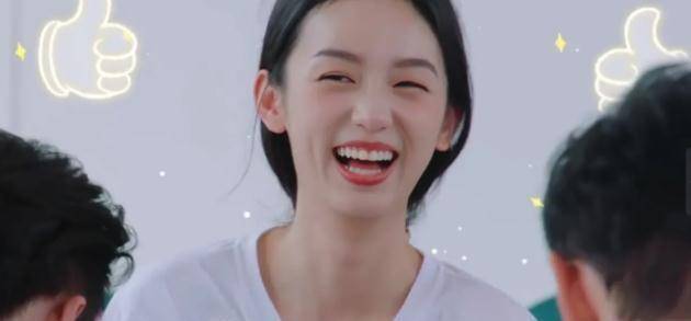 可是她却能通过自己的努力让大家忘记那个角色,参加综艺从来不划水