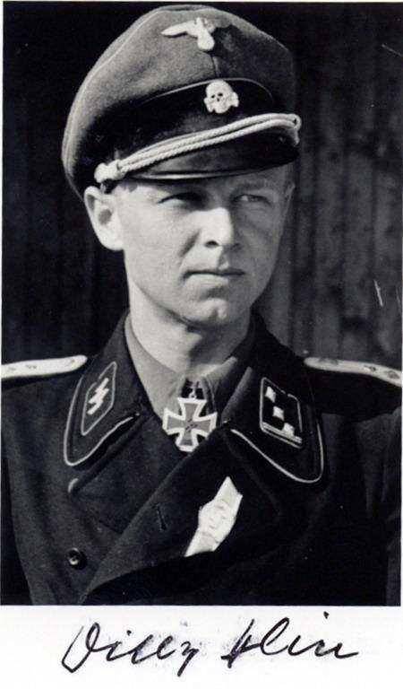 在二战中他加入了德军党卫军中臭名昭著的外籍师团维京师.