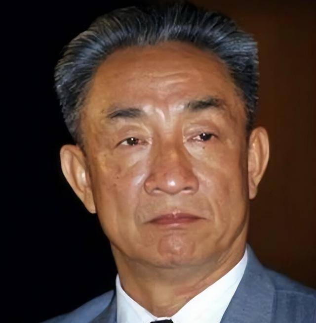 废待兴之际,他被派往哈尔滨工业大学补习俄语,随后前往莫斯科包曼高等