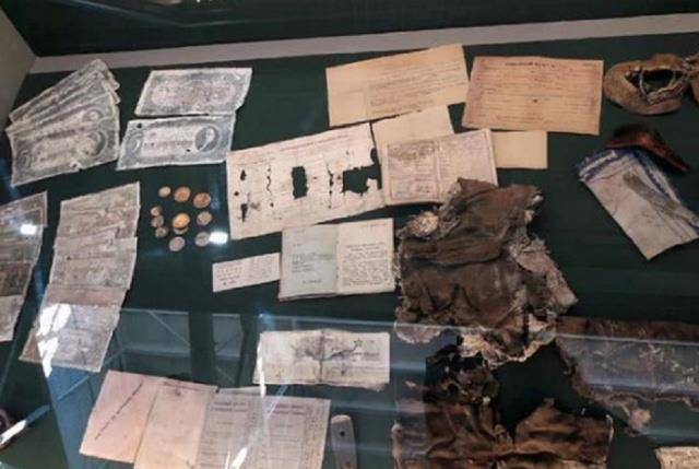 原创二战结束77年后苏联失踪飞行员的遗骸被挖出随身物品保存完好