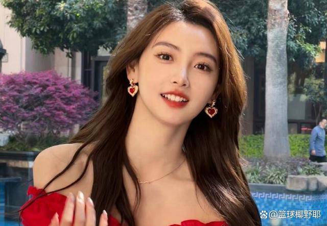 才貌双全的她是nba亚洲最美主播,也是直播间的一股清流.