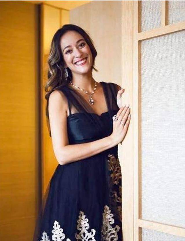 父母早亡,和5000亿家产无缘,靠自己身价过亿_何家文_何家华_何猷光