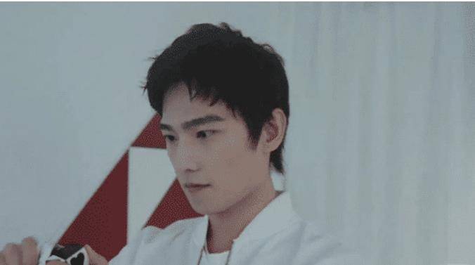 原创双杨情侣装拍照注意杨紫看杨洋的眼神偶像剧都拍不出效果