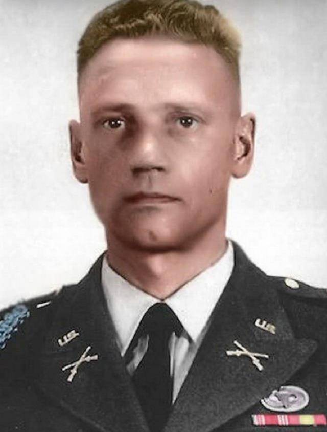 军官,为何摇身一变成美国英雄,被葬阿灵顿国家公墓_德军_芬兰_希特勒