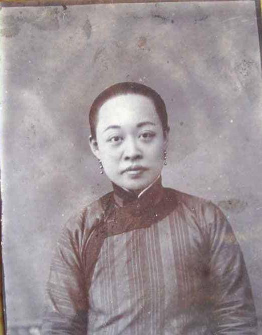 父亲躺了三十年,母亲伺候三十年,奶奶却选择放弃,孙女难以原谅_周仁